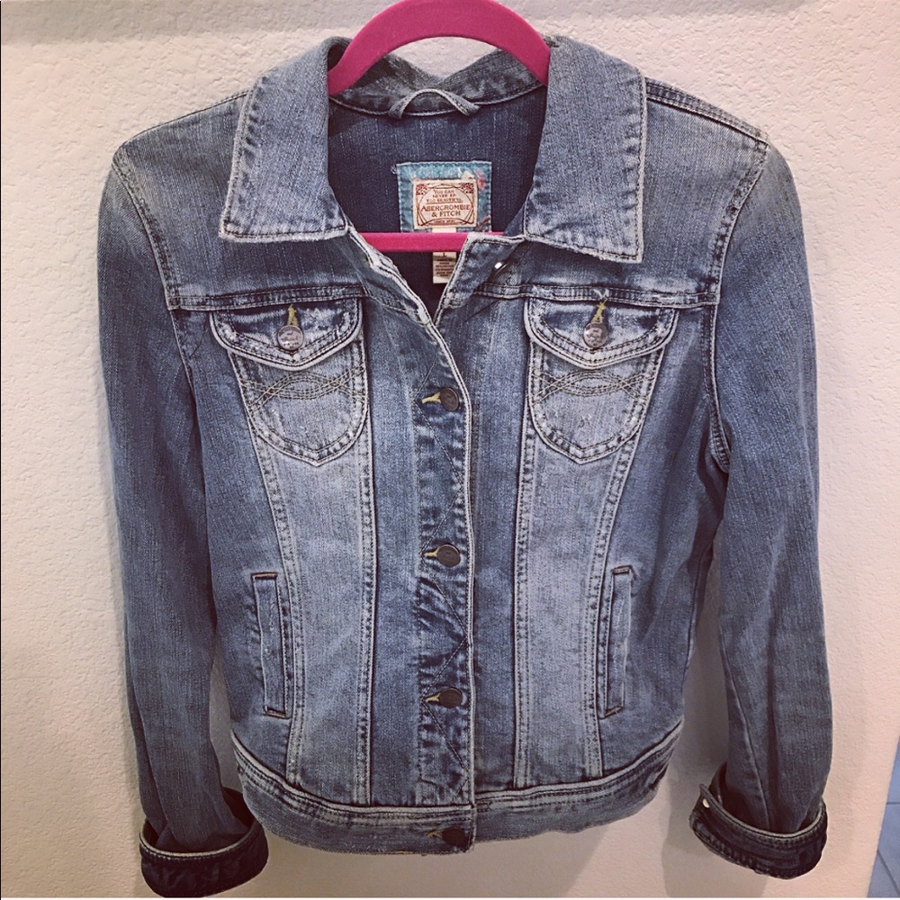Abercrombie & Fitch Women’s Jean Jacket! (Size L)